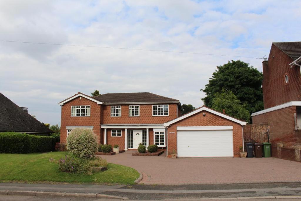 Unwind In Comfort At Cosy Caradus Your 4 Bedroom Home Sweet Home! Birmingham Eksteriør bilde