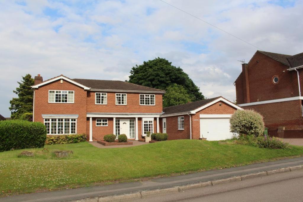 Unwind In Comfort At Cosy Caradus Your 4 Bedroom Home Sweet Home! Birmingham Eksteriør bilde