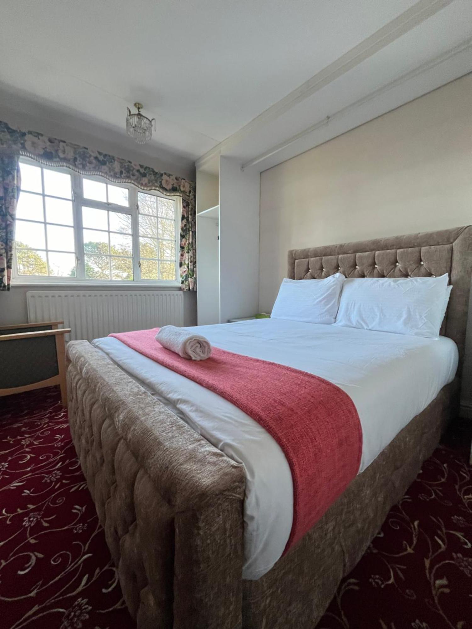Unwind In Comfort At Cosy Caradus Your 4 Bedroom Home Sweet Home! Birmingham Eksteriør bilde
