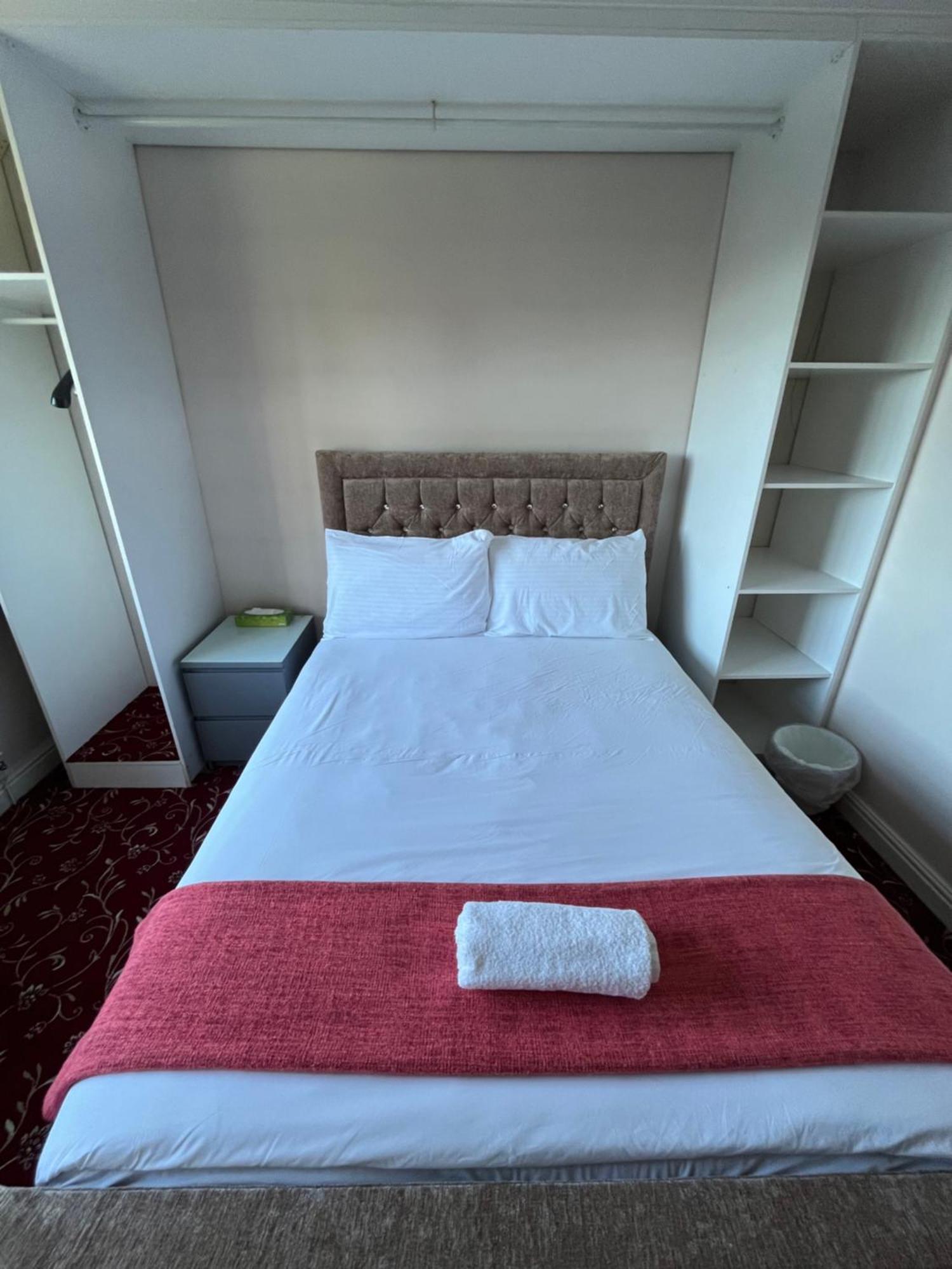 Unwind In Comfort At Cosy Caradus Your 4 Bedroom Home Sweet Home! Birmingham Eksteriør bilde