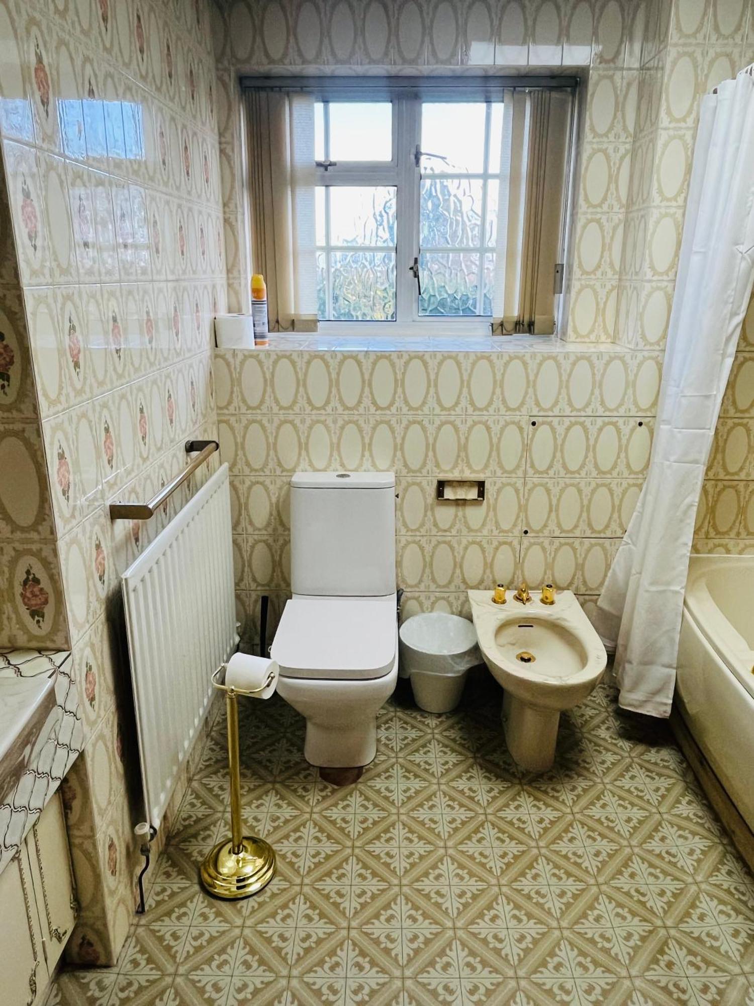 Unwind In Comfort At Cosy Caradus Your 4 Bedroom Home Sweet Home! Birmingham Eksteriør bilde