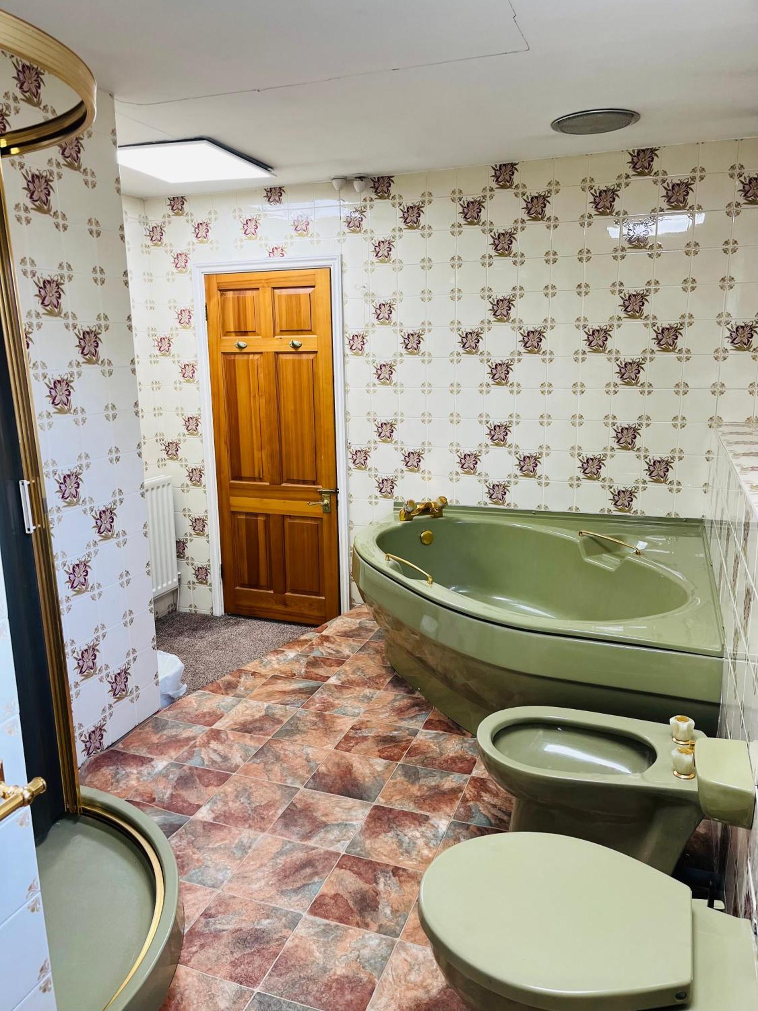 Unwind In Comfort At Cosy Caradus Your 4 Bedroom Home Sweet Home! Birmingham Eksteriør bilde