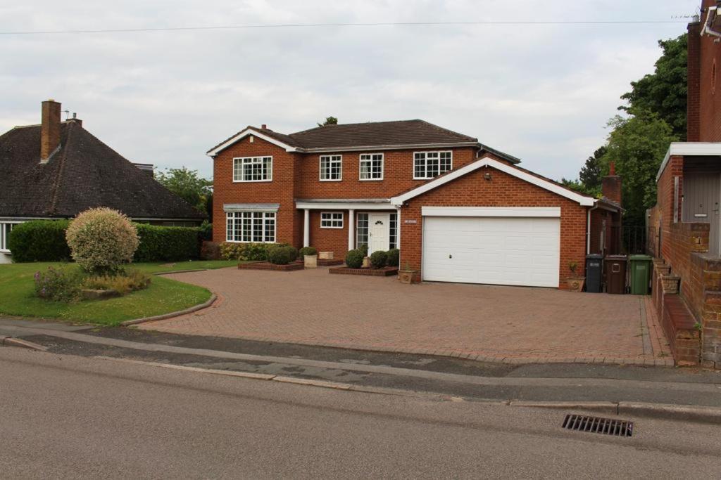 Unwind In Comfort At Cosy Caradus Your 4 Bedroom Home Sweet Home! Birmingham Eksteriør bilde