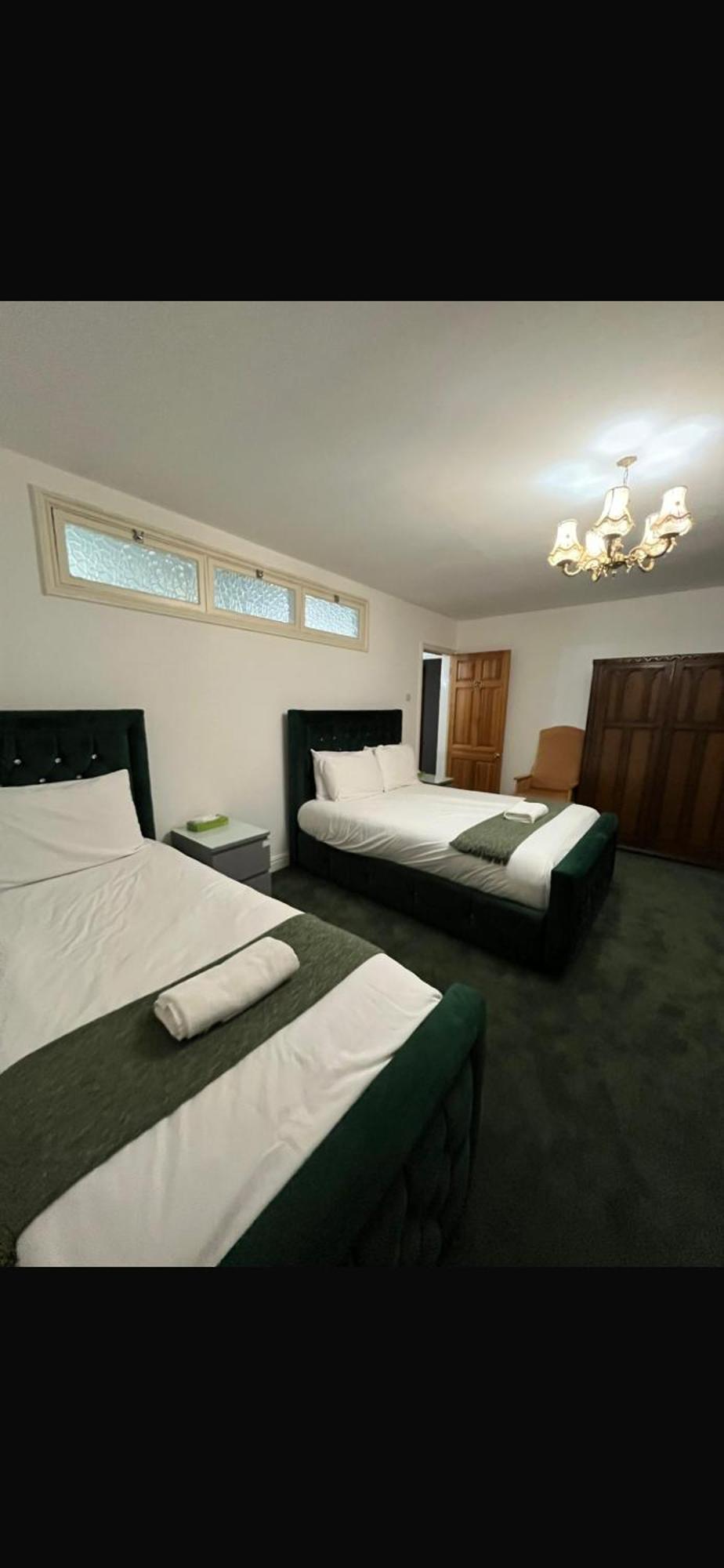 Unwind In Comfort At Cosy Caradus Your 4 Bedroom Home Sweet Home! Birmingham Eksteriør bilde