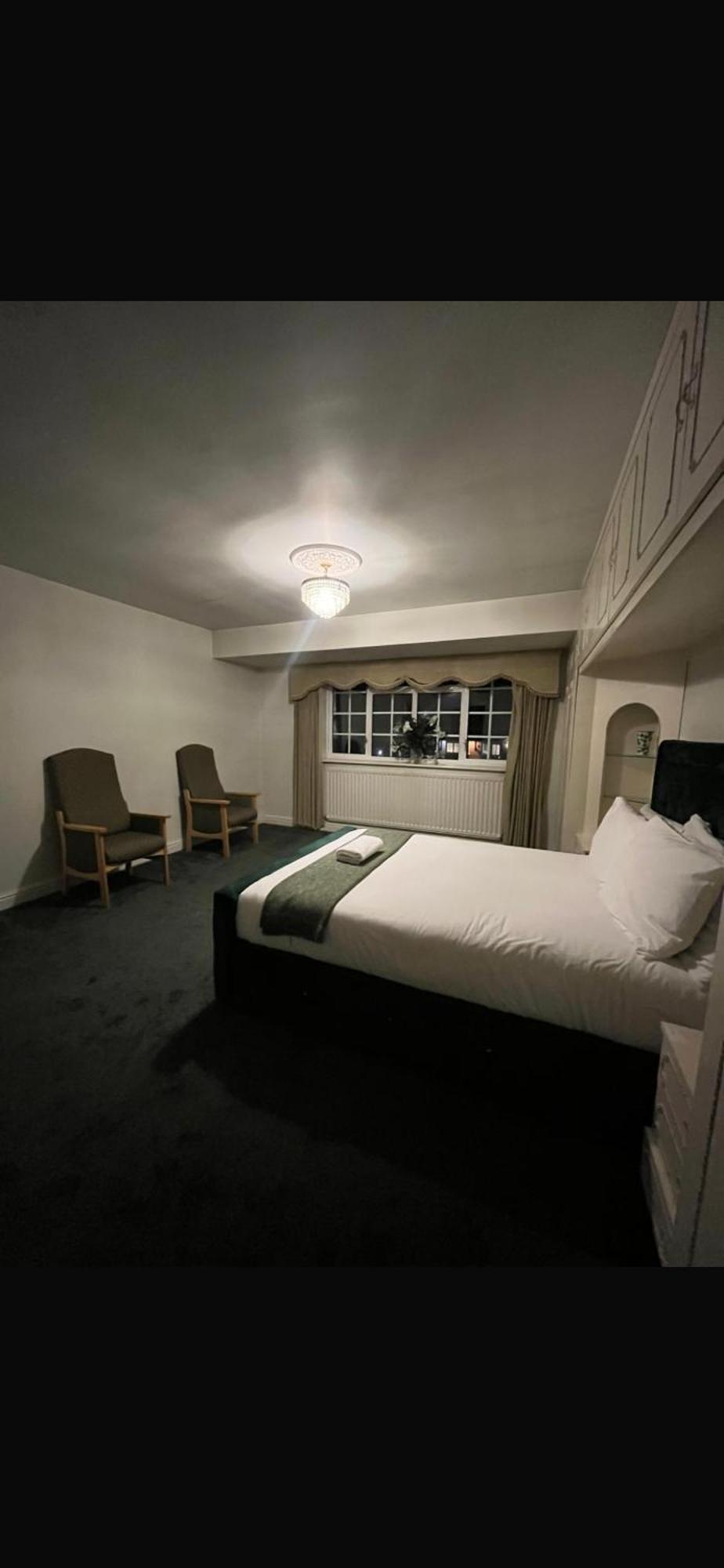 Unwind In Comfort At Cosy Caradus Your 4 Bedroom Home Sweet Home! Birmingham Eksteriør bilde