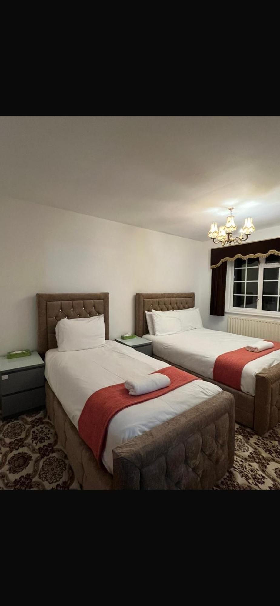 Unwind In Comfort At Cosy Caradus Your 4 Bedroom Home Sweet Home! Birmingham Eksteriør bilde