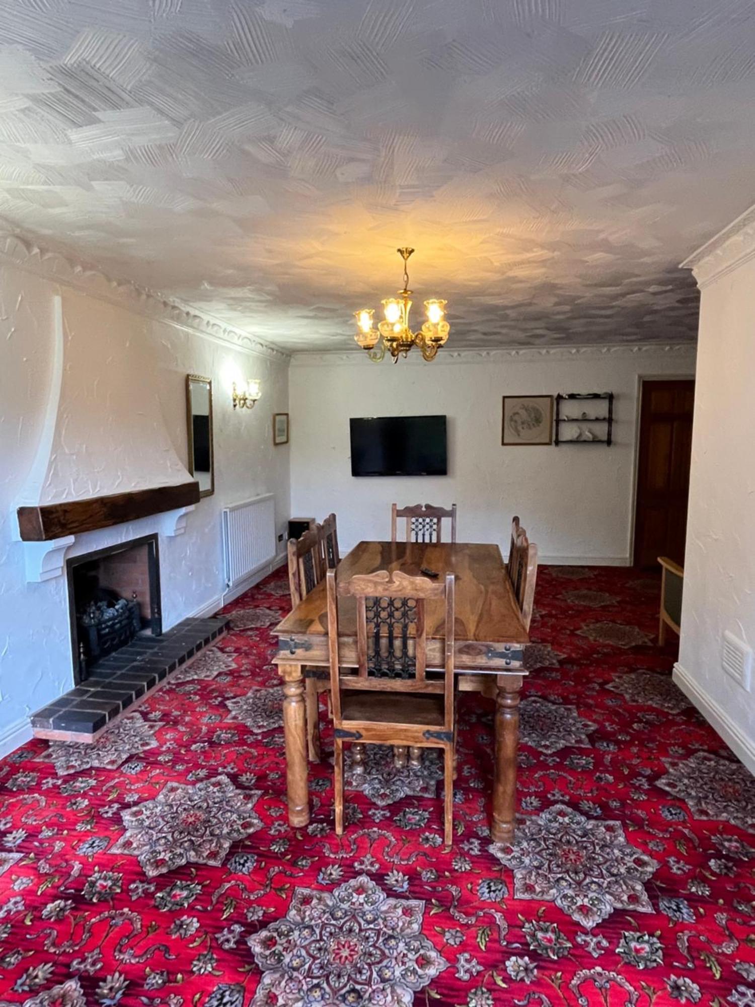 Unwind In Comfort At Cosy Caradus Your 4 Bedroom Home Sweet Home! Birmingham Eksteriør bilde