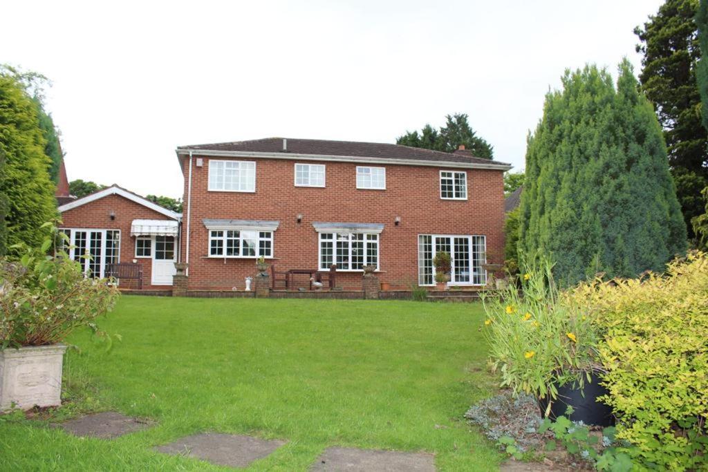 Unwind In Comfort At Cosy Caradus Your 4 Bedroom Home Sweet Home! Birmingham Eksteriør bilde