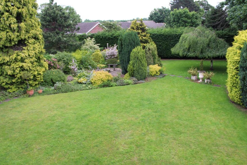 Unwind In Comfort At Cosy Caradus Your 4 Bedroom Home Sweet Home! Birmingham Eksteriør bilde