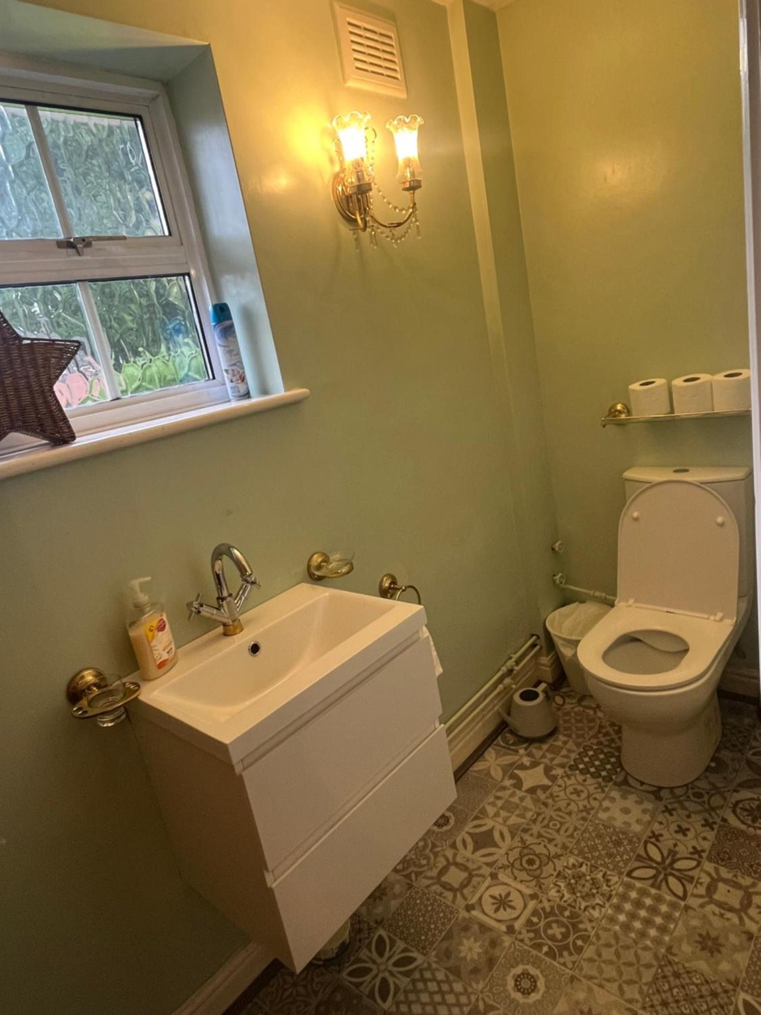Unwind In Comfort At Cosy Caradus Your 4 Bedroom Home Sweet Home! Birmingham Eksteriør bilde