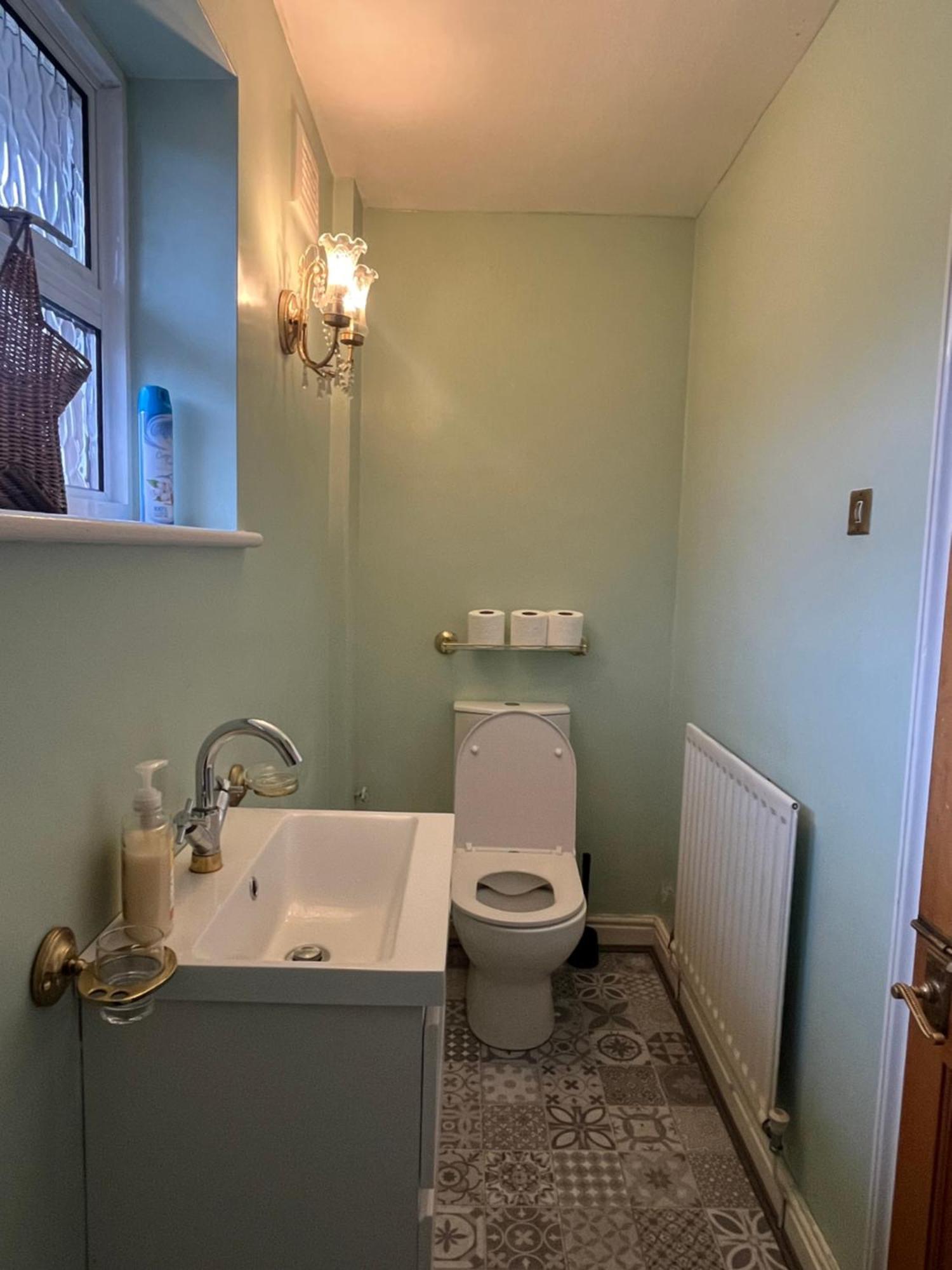 Unwind In Comfort At Cosy Caradus Your 4 Bedroom Home Sweet Home! Birmingham Eksteriør bilde